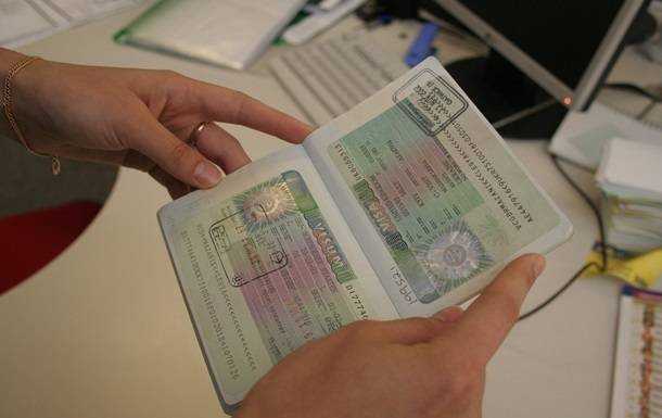 Спрос на шенгенские визы в Украине упал в четыре раза