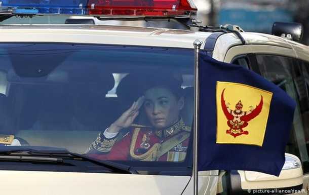 У Таїланді несподівано представили нову королеву