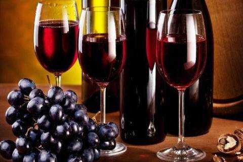 Ученые рассказали, почему важно пить красное вино
