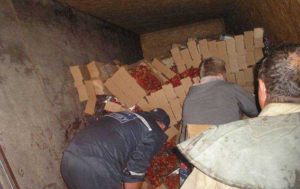 В Запорожской области перевернулся грузовик с тоннами клубники