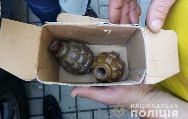 В Днепре в подземном переходе женщина продавала гранаты