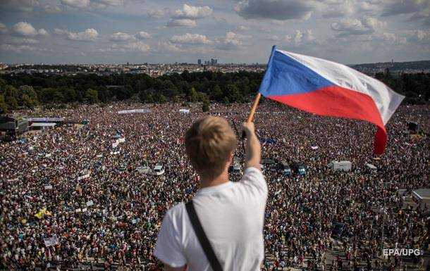В Праге более 250 тысяч митингуют против власти