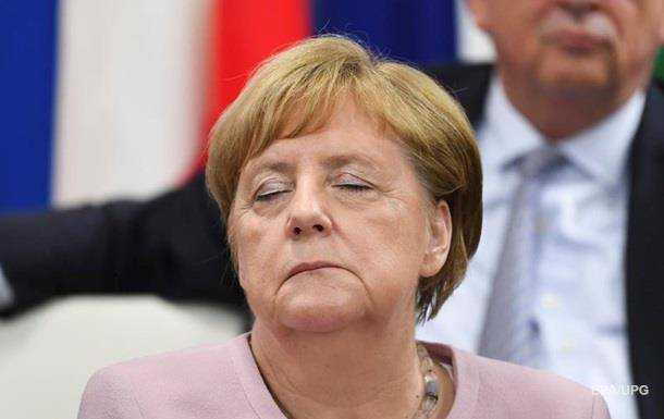 Меркель потерялась во времени и рассказала о дрожи