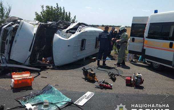 ДТП с маршруткой на Николаевщине: погиб пассажир, 15 пострадавших