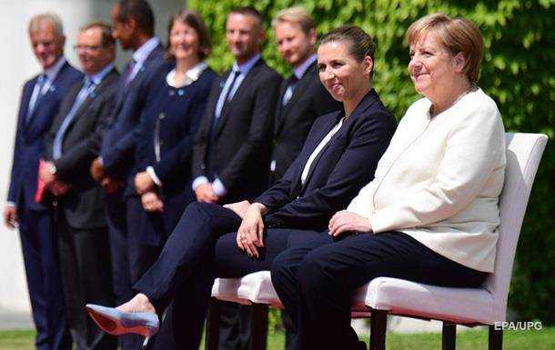 Из-за дрожания Меркель в Берлине изменили официальный протокол