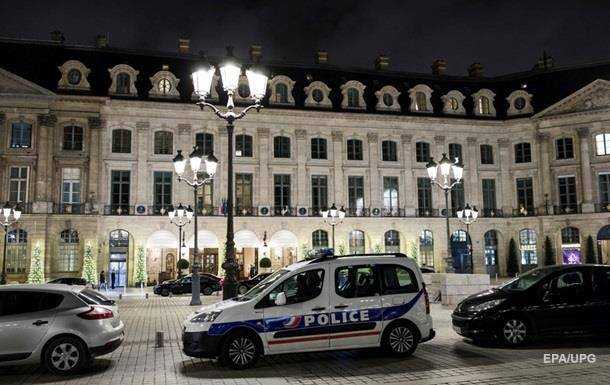 В Париже лже-принцесса украла из бутика дорогие украшения