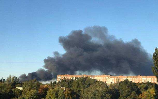 Взрывы в Донецке: сепаратисты заявляют, что горит завод