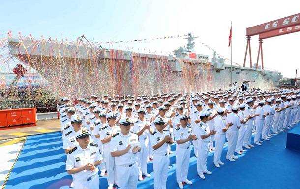 В Китае спустили на воду универсальный десантный корабль