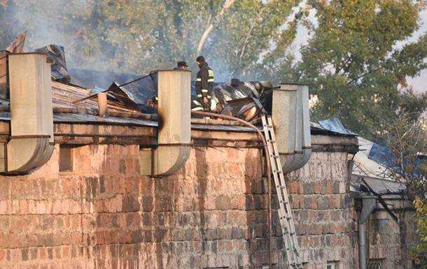 В Ереване произошел пожар на крыше парламента