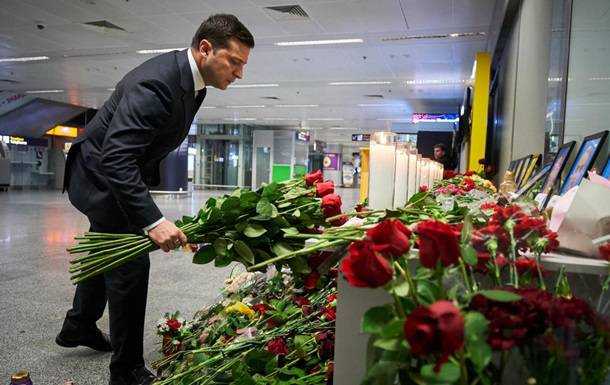 Владимир Зеленский почтил память жертв авиакатастрофы в Иране