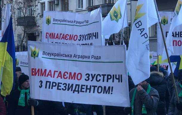 В центре Киева проходят протесты против рынка земли