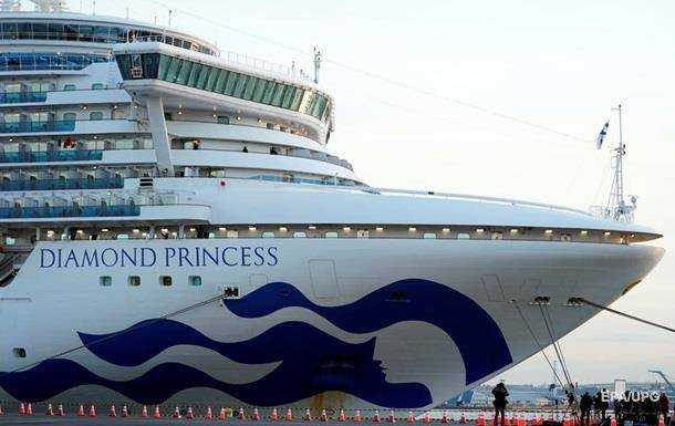 Власти Японии начали эвакуацию с лайнера Diamond Princess