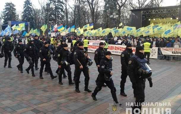 Силовики усилили охрану в центре Киева
