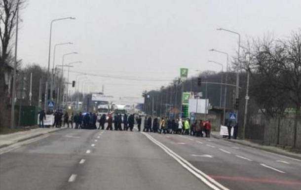 Жители сел перекрывали два въезда во Львов
