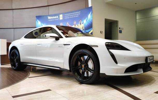 В Украине раскупили электромобили Porsche еще до его презентации