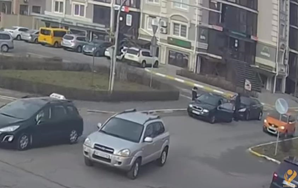 Драка водителей в Буче попала на видео