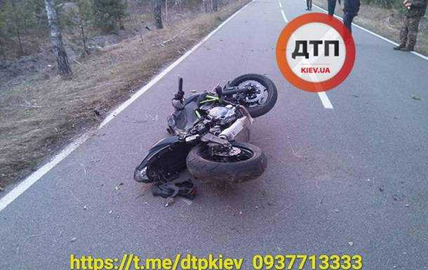 Под Киевом мотоциклист попал в ДТП: пассажирке оторвало голову. 18+