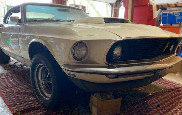 Редкий Ford Mustang нашли в гараже спустя 39 лет
