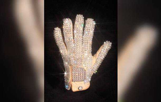 Перчатка Майкла Джексона ушла с молотка за $104 тысячи