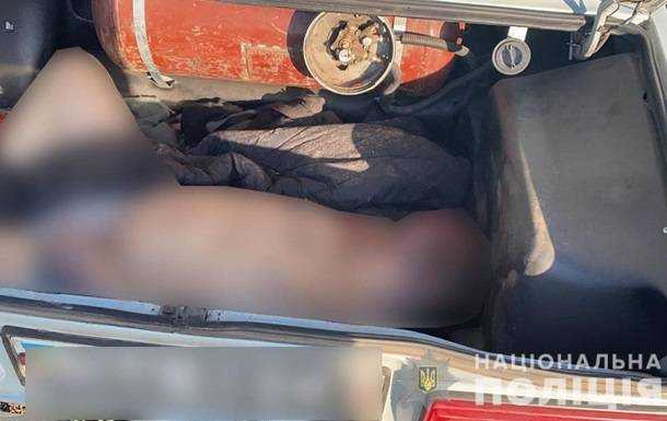 На Сумщине задержали мужчин, перевозивших труп в багажнике авто