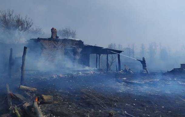 Пожар на Черниговщине: из-за поджога травы горит хутор Обырок