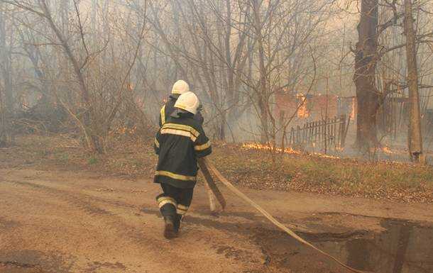 При тушении пожара под Чернобылем пострадал спасатель