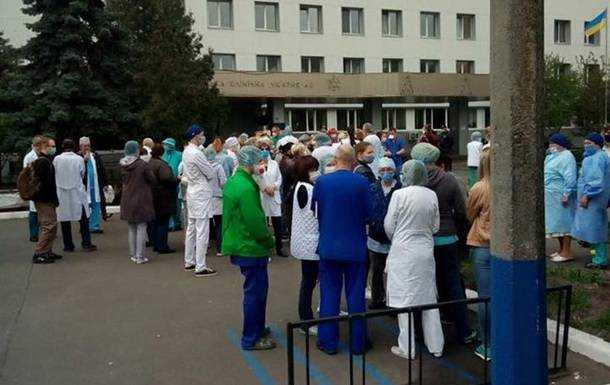 В Киеве медики одной из больниц устроили забастовку