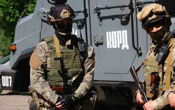 Под Киевом спецназ со стрельбой задержал вооруженного мужчину