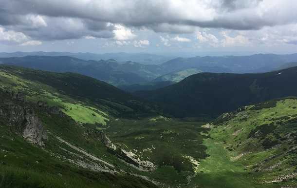 В Карпатах погибла травмированная туристка