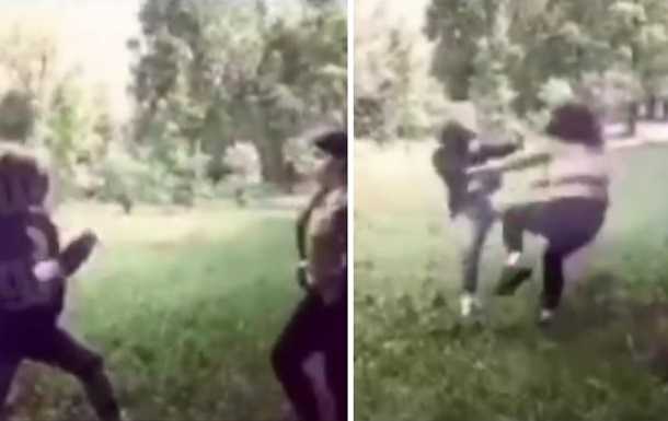 В парке Киева девушки устроили "бой без правил"