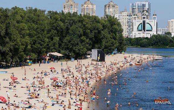 На выходных в Украине жара, на Западе - дожди