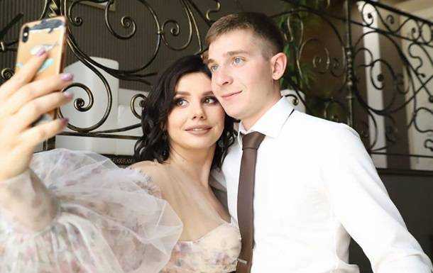 Популярная российская блогерша вышла замуж за своего 20-летнего пасынка
