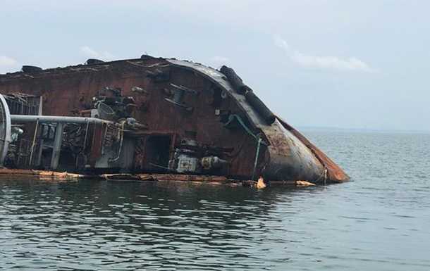 Экологи оценили загрязнение моря в Одессе из-за затонувшего танкера