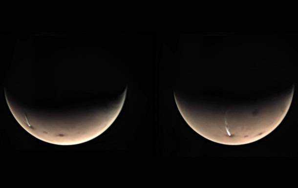 На Марсе над вулканом опять появилось странное облако