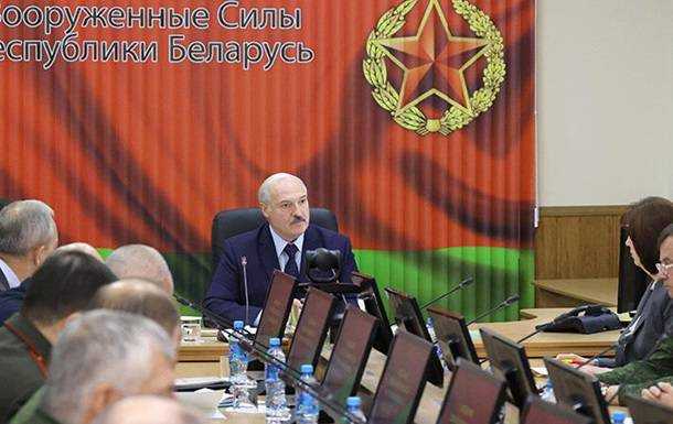 Лукашенко на встрече с военными: Страну не отдадим