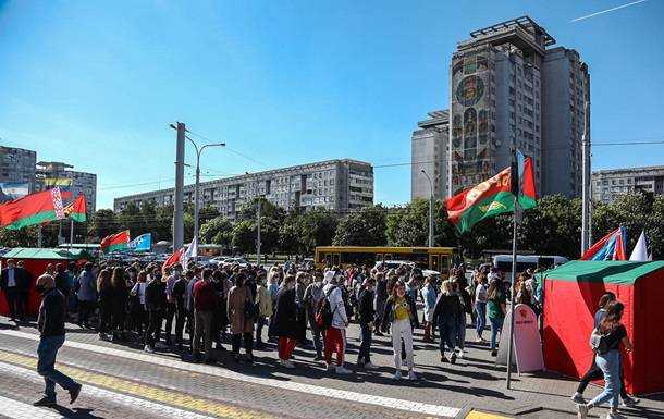 На митинг в поддержку Лукашенко везут со всей страны бюджетников - СМИ