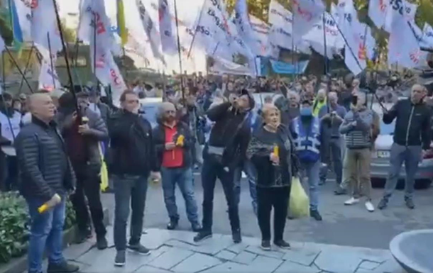 В Киеве предприниматели митингуют против применения кассовых аппаратов