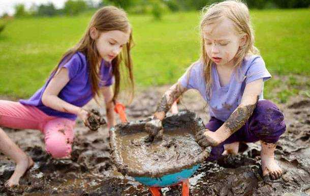 Детям полезно играть в грязи - ученые