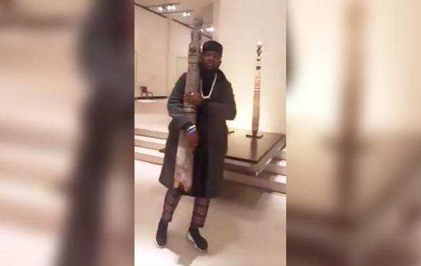 Выходец из Конго пытался украсть в Лувре "то, что принадлежит Африке"