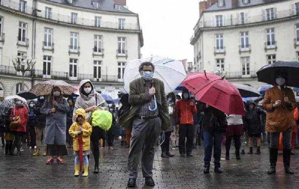Во Франции католики выступили против коронавирусных ограничений