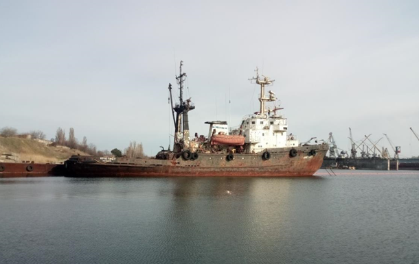 Под Черноморском тонет судно спасательной службы