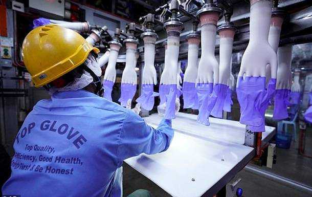 Самый крупный изготовитель медицинских перчаток закрыл половину заводов