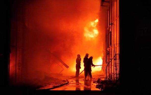 В Харькове крупный пожар на рынке Барабашево
