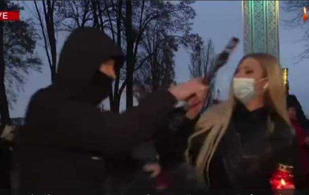 На журналистку в Киеве напали в прямом эфире