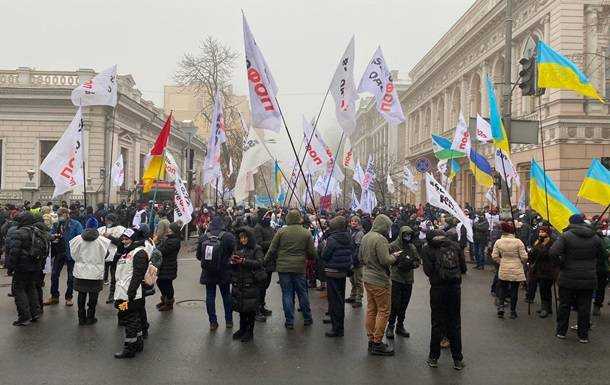 Центр Киева перекрыли протестующие