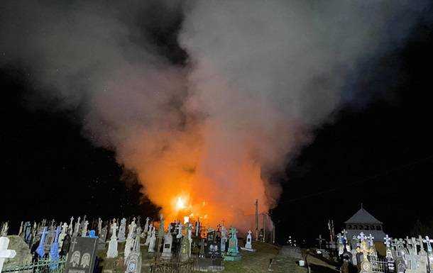 Во Львовской области сгорела церковь, пострадал несовершеннолетний