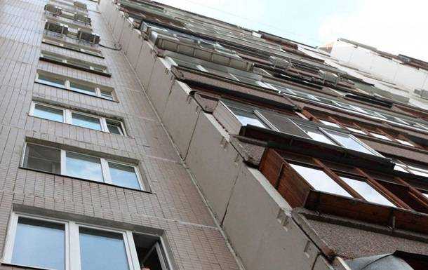 В Одессе мужчина выбросился с восьмого этажа и остался жив