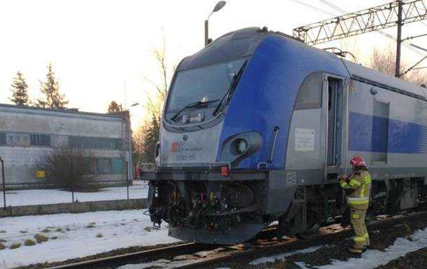 У Польщі поїзд врізався в локомотив