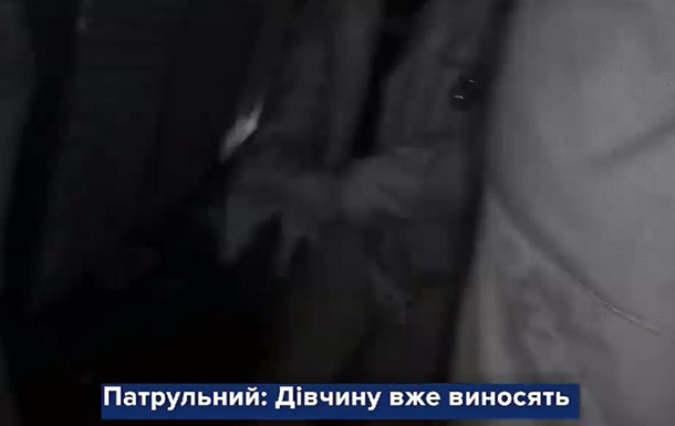 Опубліковане відео з нагрудної камери патрульного поліцейського під час порятунку людей з палаючого гаража