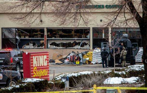 Внаслідок стрілянини біля супермаркету в США загинули 10 осіб